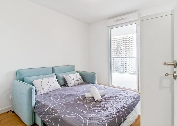 Sun Paradise -stylish Flat-rooftop Pool Access-monaco View شقة بوزولي